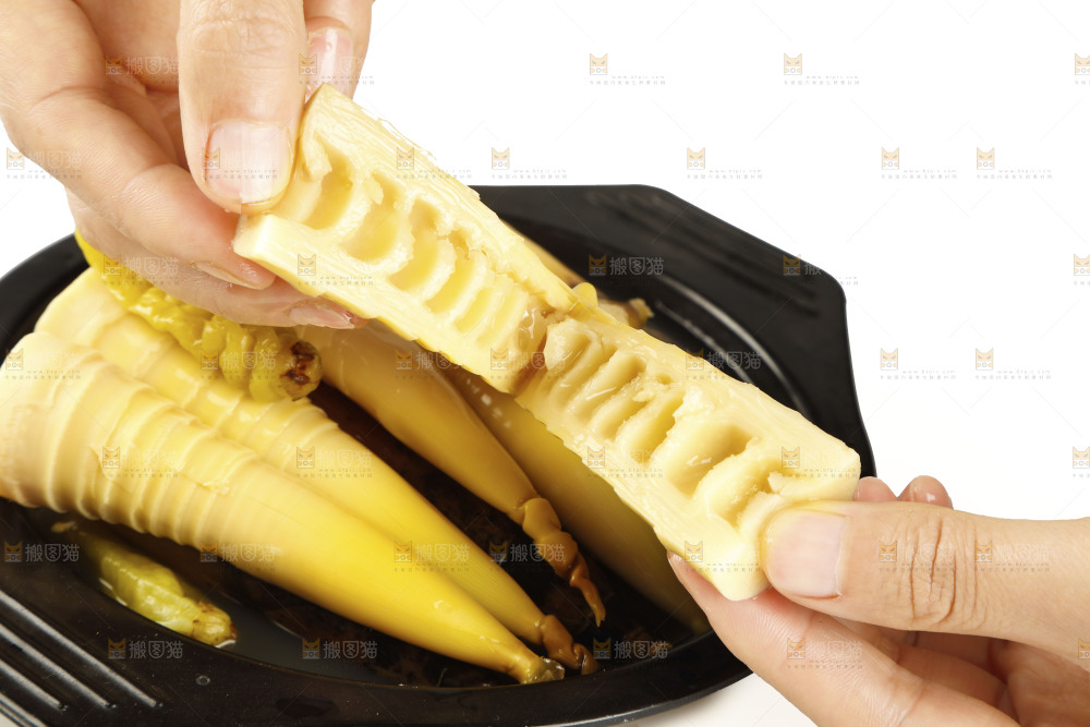 一盘泡椒手剥笋