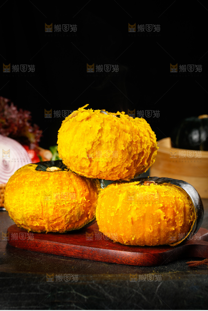 木底上的板栗贝贝南瓜