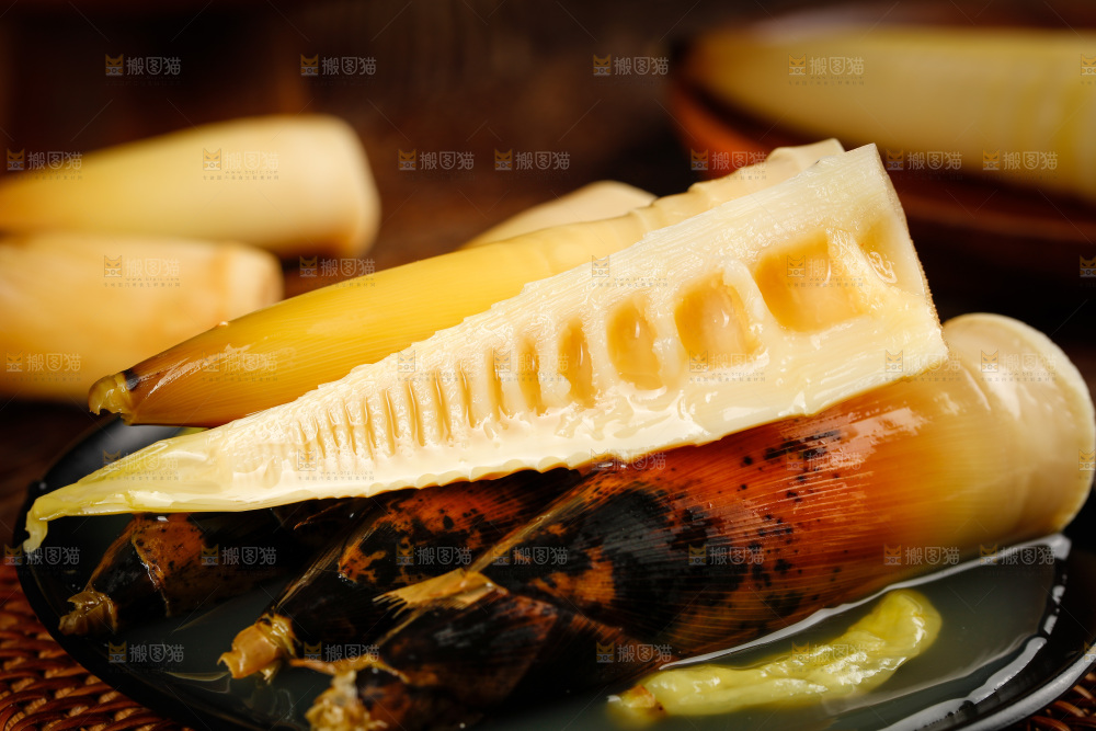 一盘泡椒手剥笋