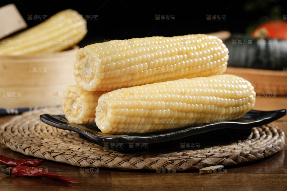 一盘白糯玉米
