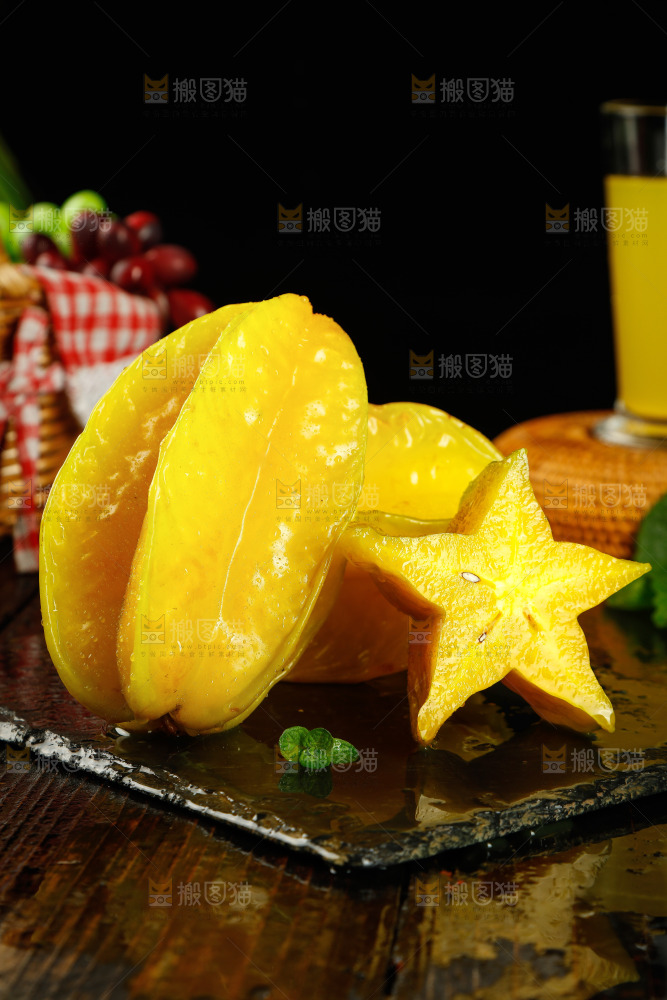 黑底上的杨桃