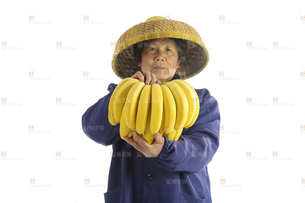 手里拿着一串香蕉