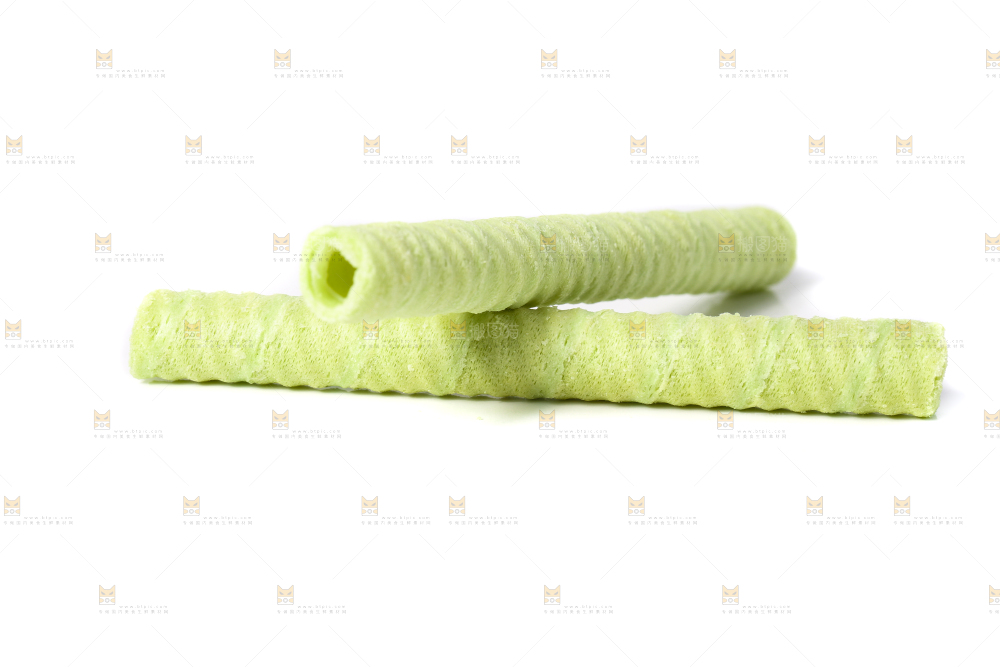 白底上摆放着抹茶卷
