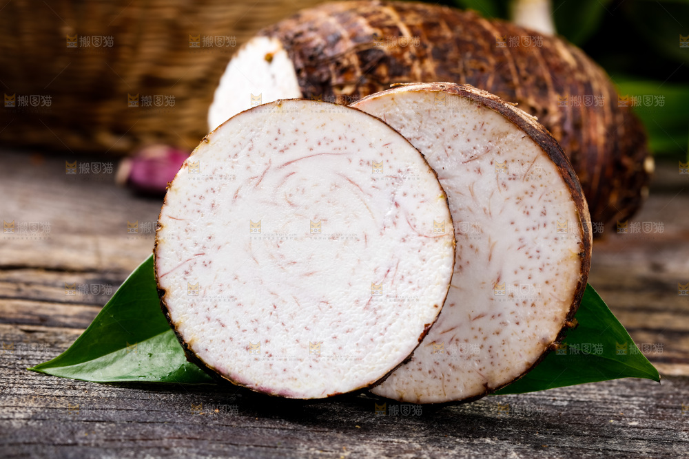 木底上的芋头切面