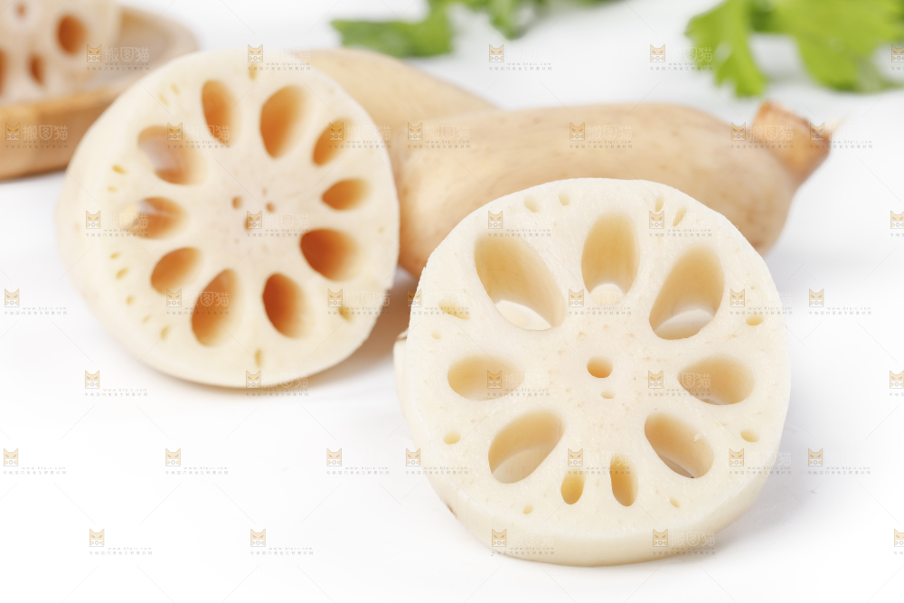 白底上切块的洪湖粉藕
