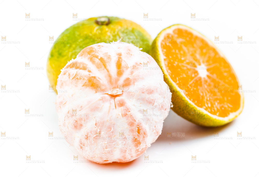 白底上的青皮蜜橘