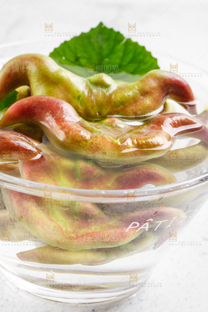 碗里装着洪湖菱角