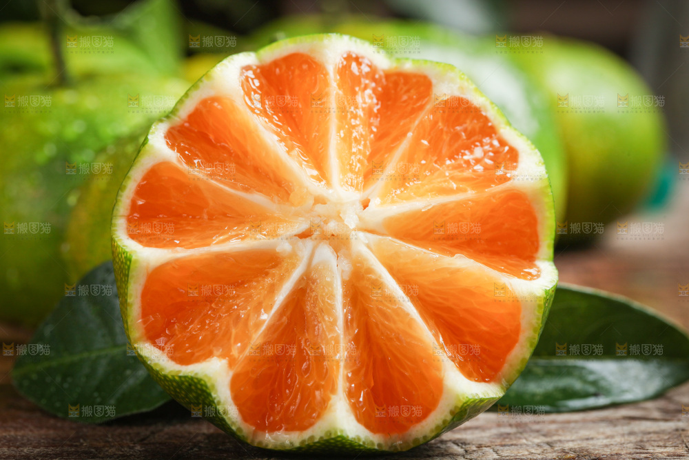 木底上的青皮蜜橘