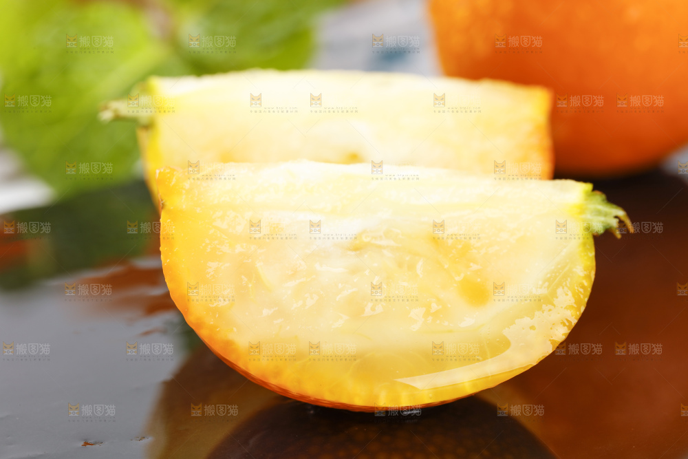 黑石板上的广西金钱橘