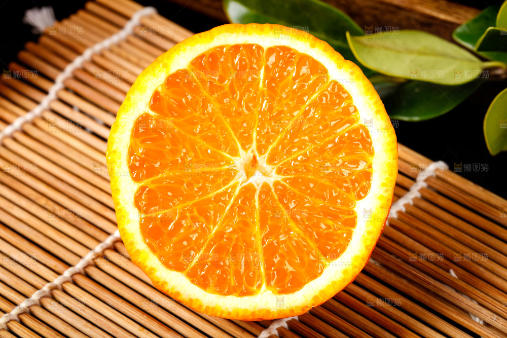 竹底上摆放着春见柑橘