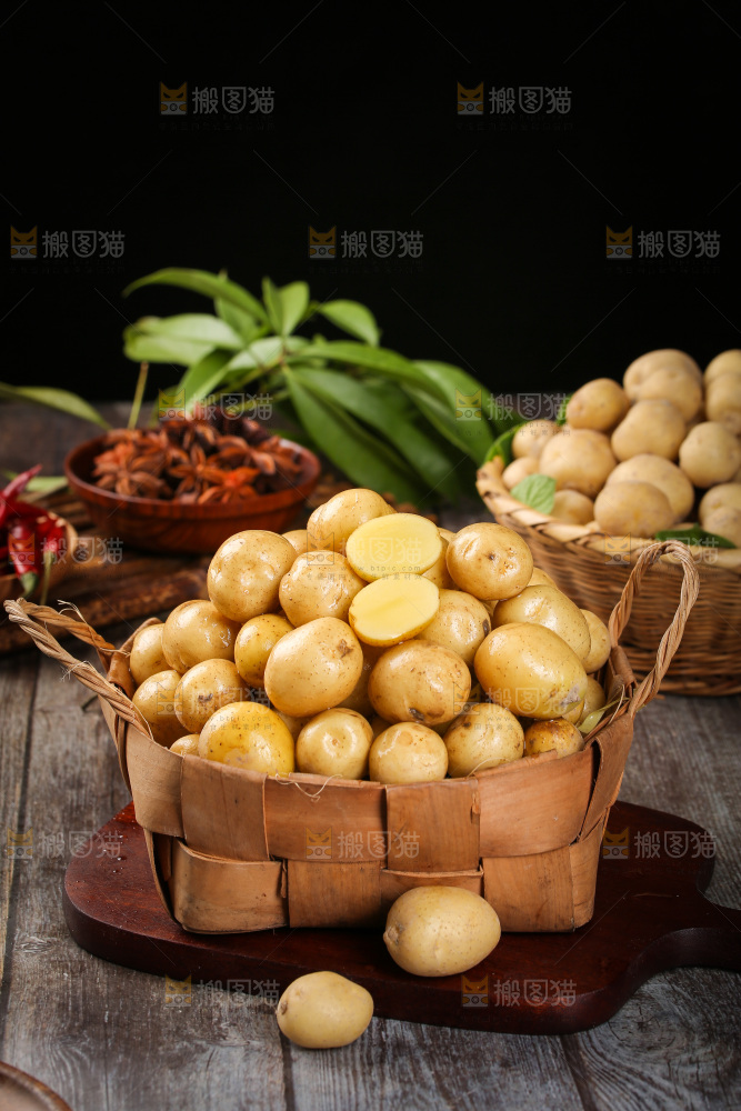 一篮新鲜小土豆