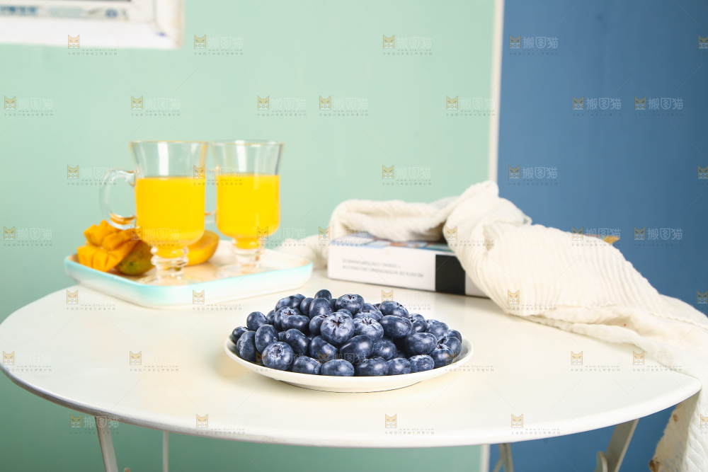 一盘蓝莓鲜果