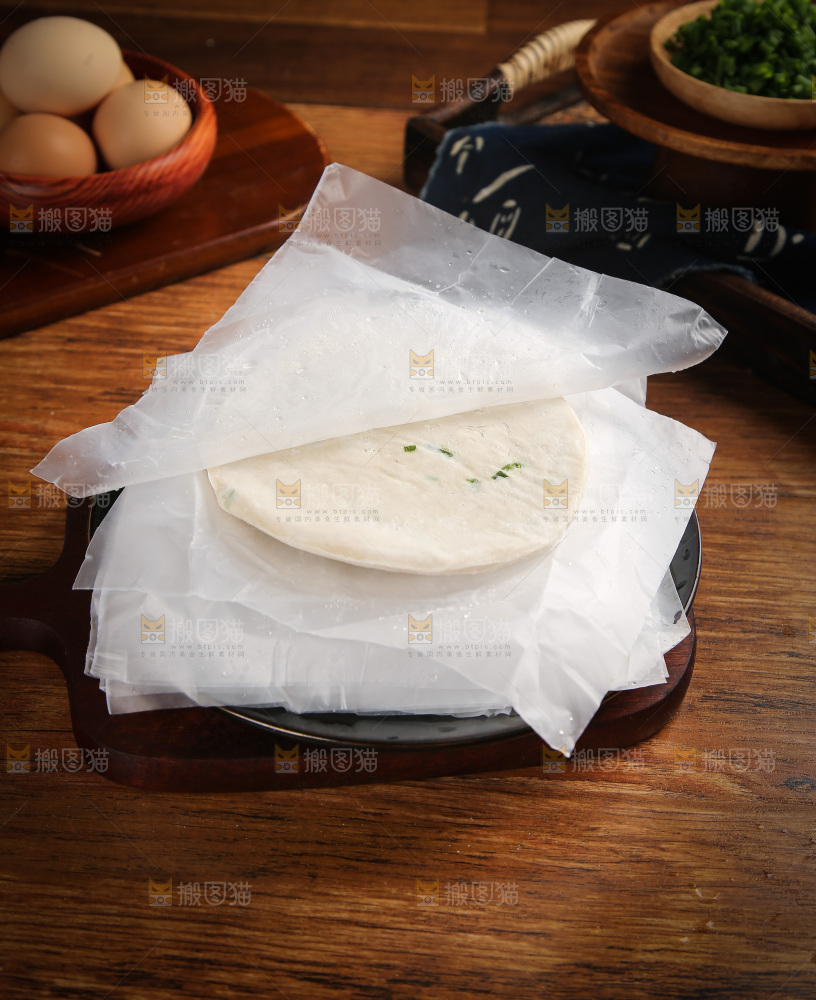 木底上放着葱油饼