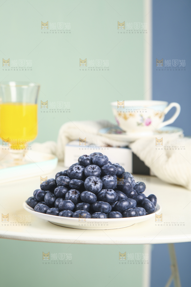 一盘蓝莓鲜果