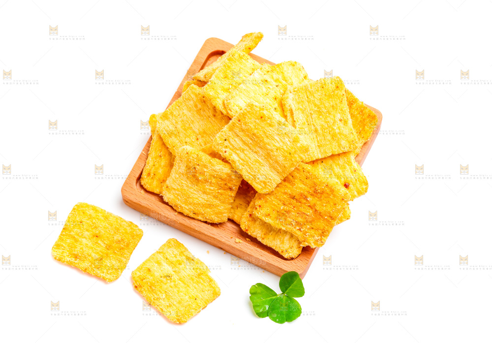 白底上放着麻辣锅巴