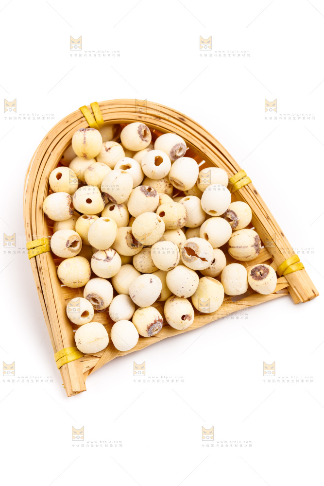 一盘江西白莲子放在白底上