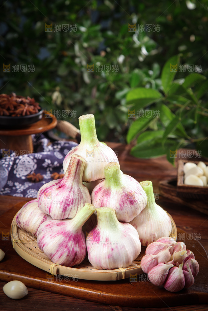 一篮新鲜大蒜