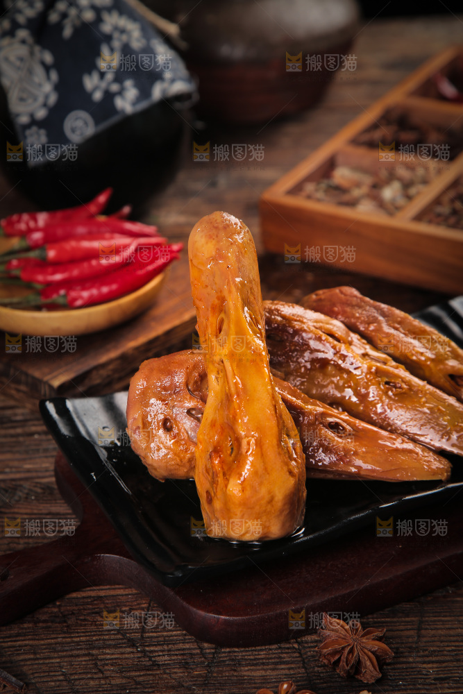 一盘卤鸭头