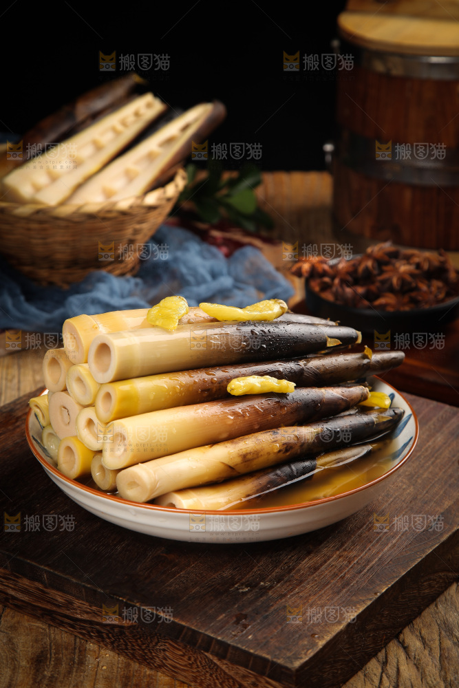 一盘泡椒手剥笋