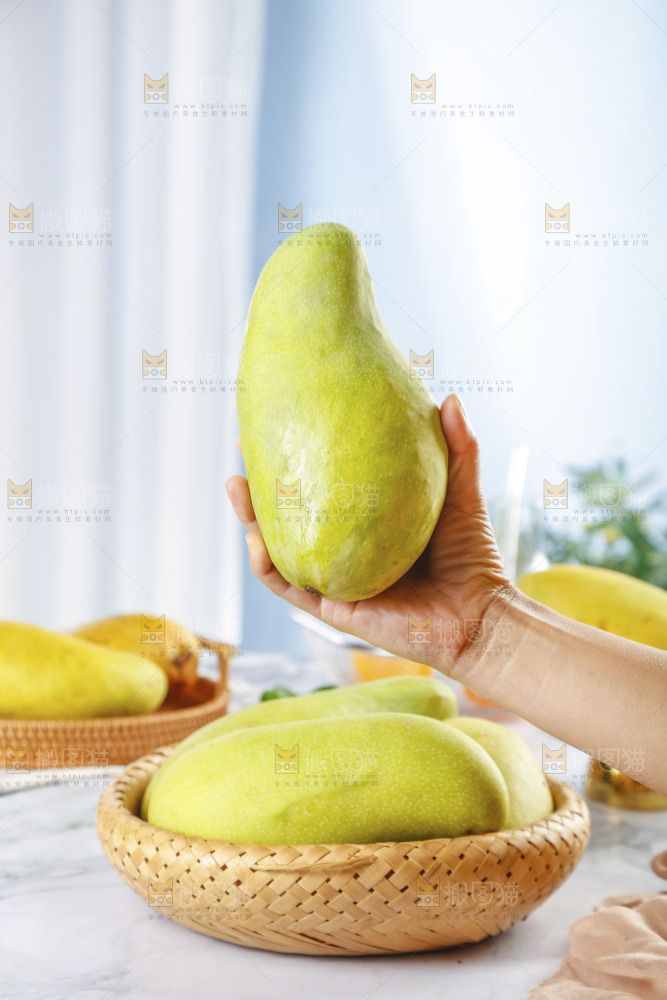 手里拿着大金煌芒