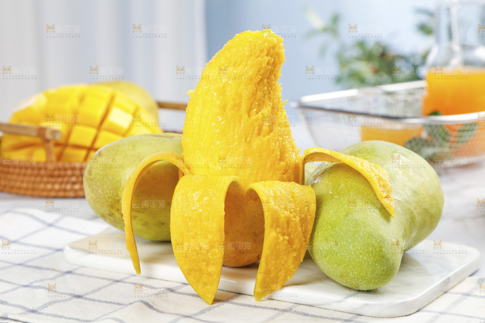 大理石板上摆放着金煌芒