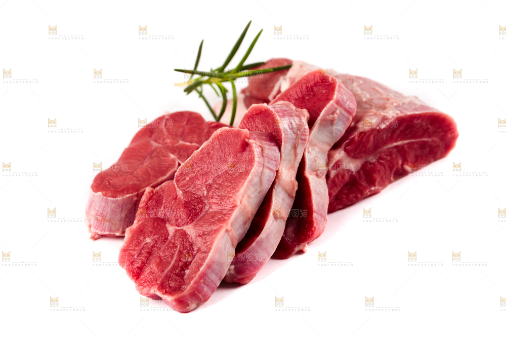 白底上放着切块的牛腱子肉