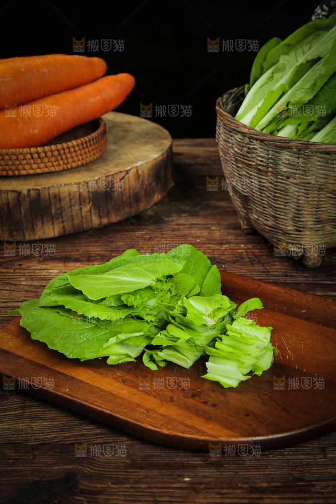 木底上的小白菜