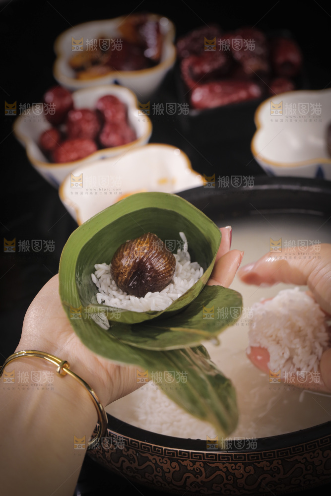 包蜜枣粽子