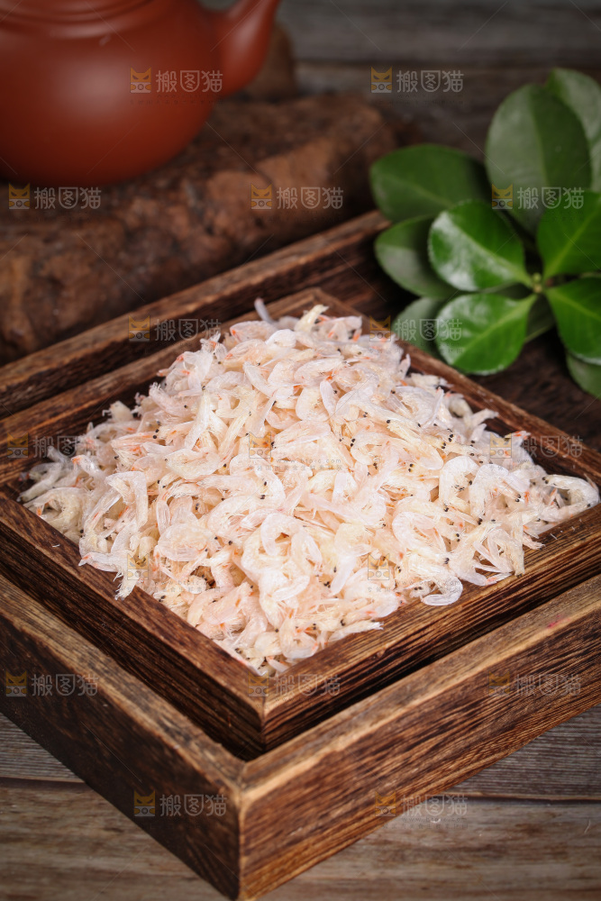 一盘新鲜虾皮