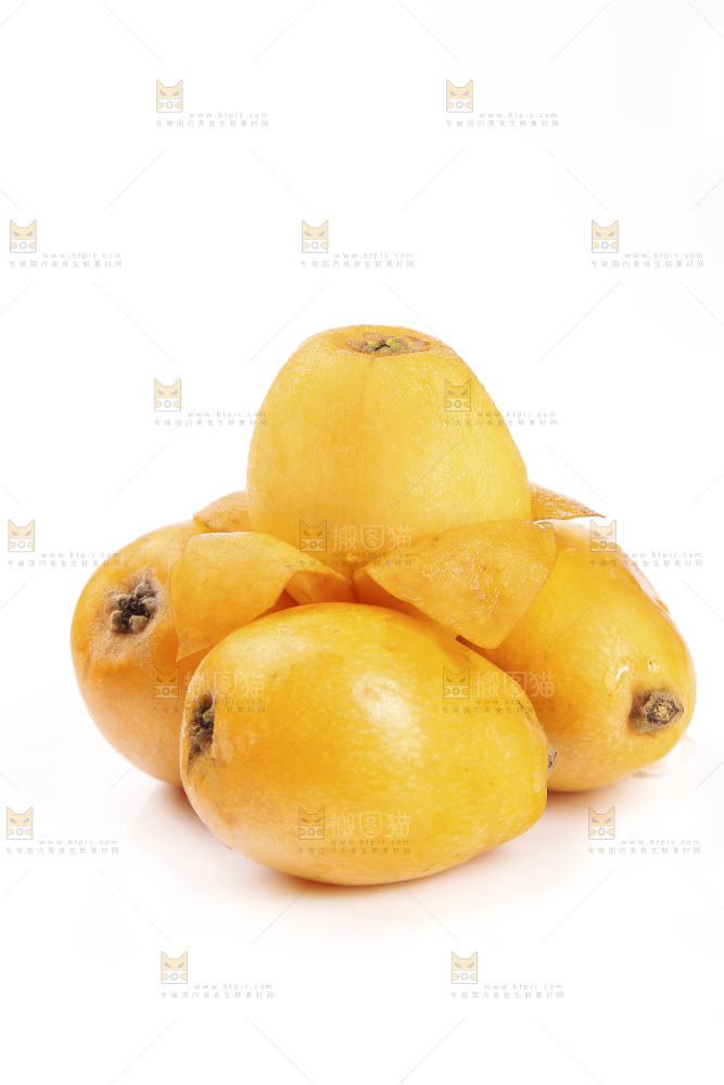 一堆新鲜大枇杷