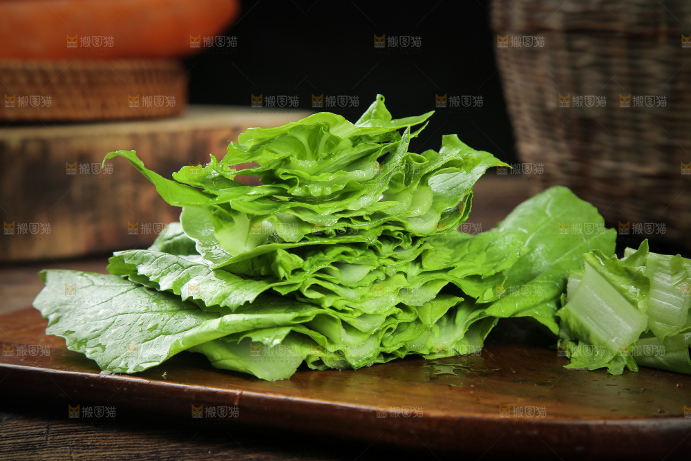 木底上的小白菜