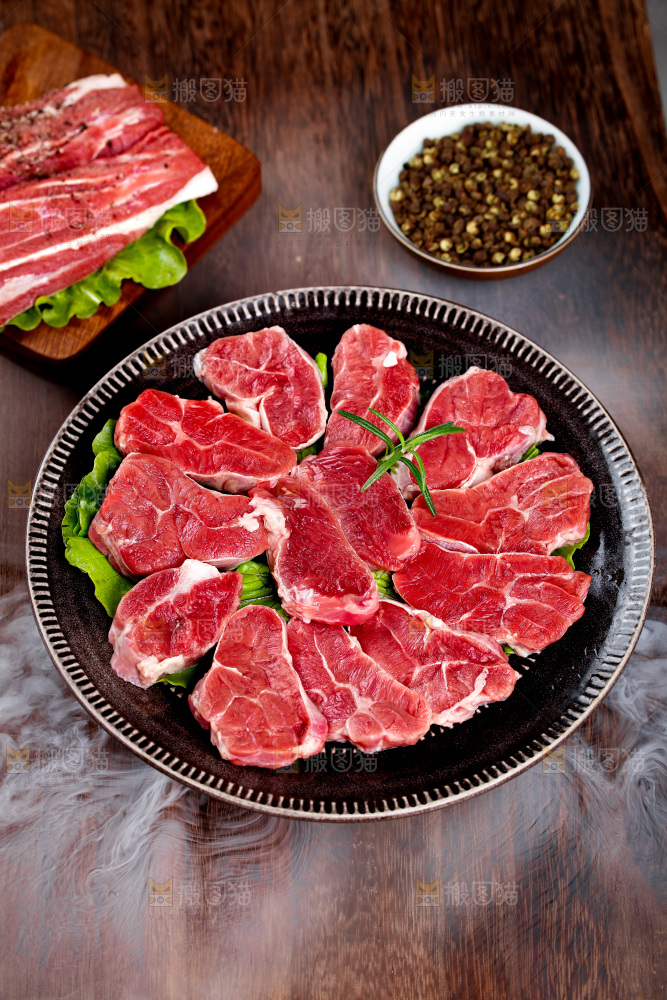 一盘切块的牛腱肉