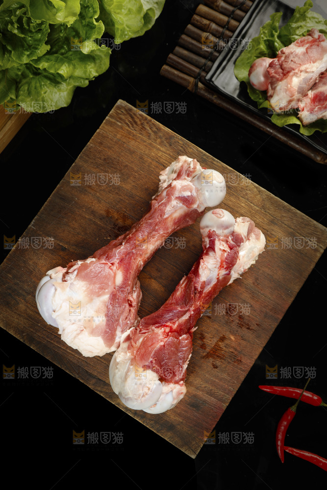 木板上的筒子骨