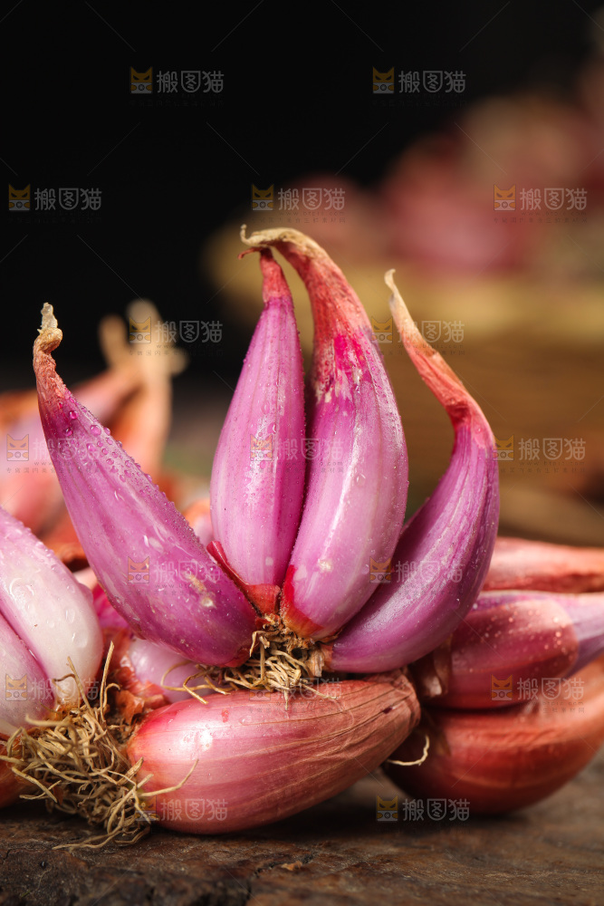木底上放着香葱头