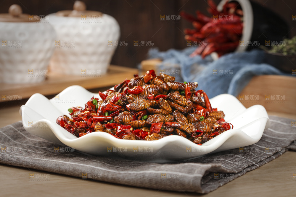 一盘干煸蚕蛹