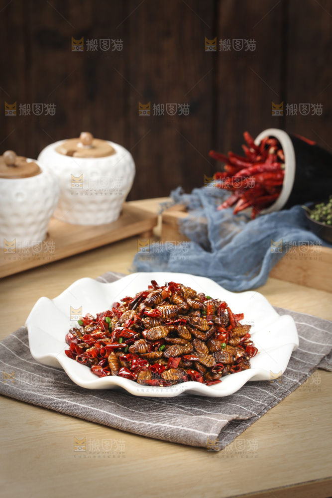 一盘干煸蚕蛹