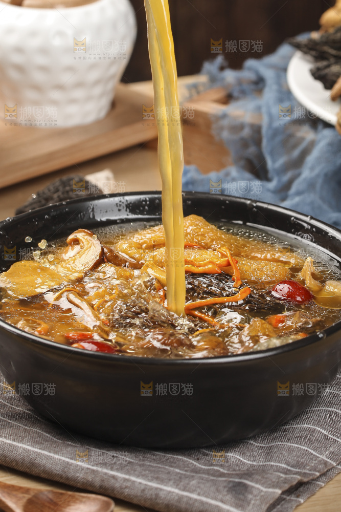一锅七彩菌菇鸡汤