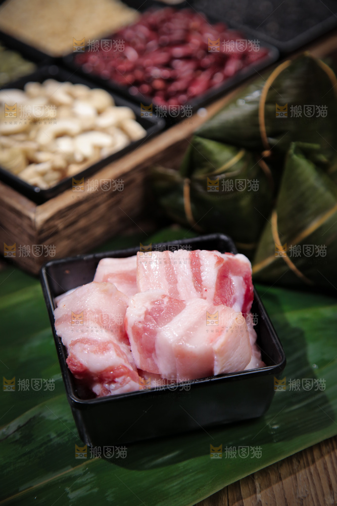 一盒五花肉