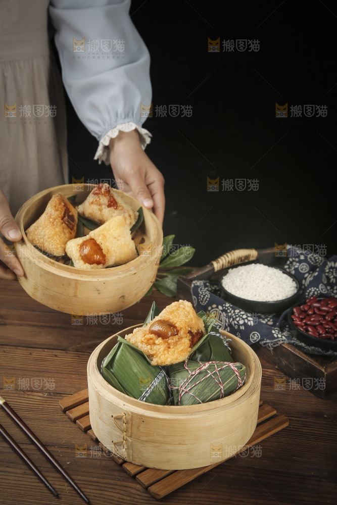 蒸笼里的蜜枣粽