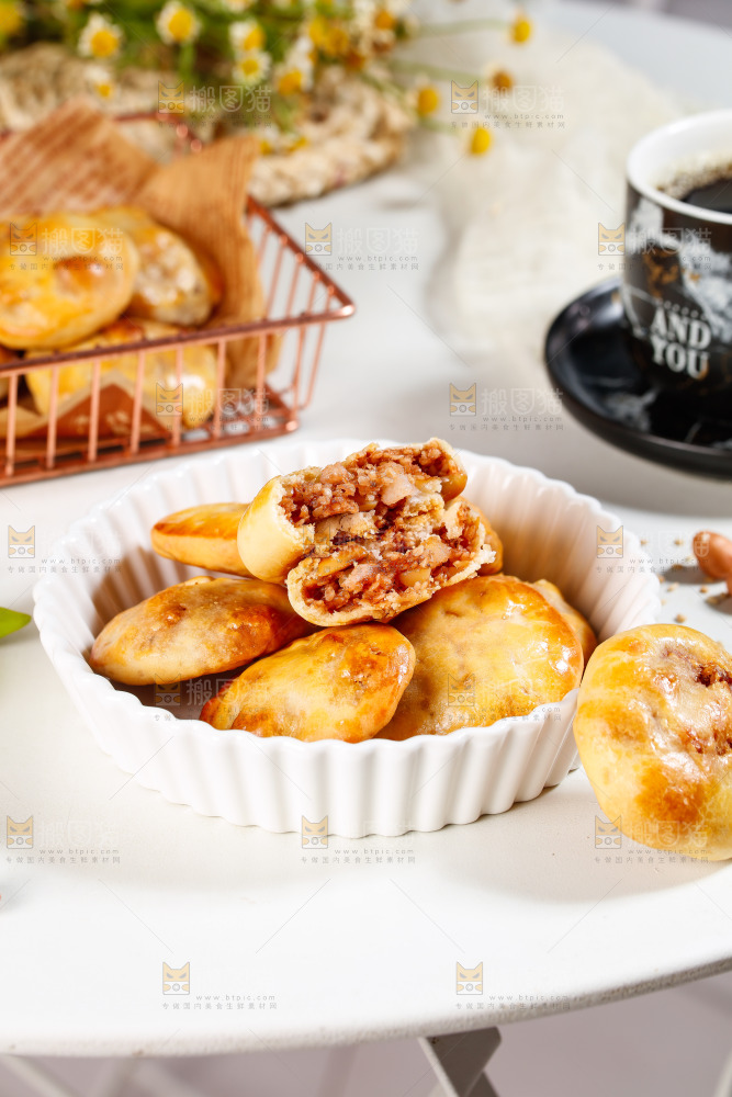 一盘广式鸡仔饼