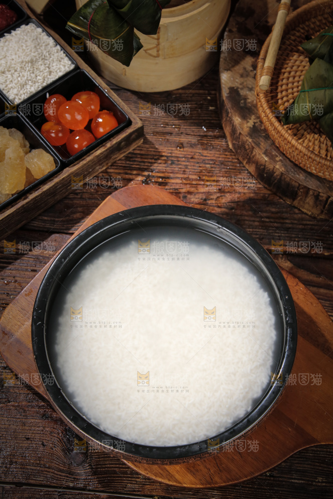 泡着包粽子糯米