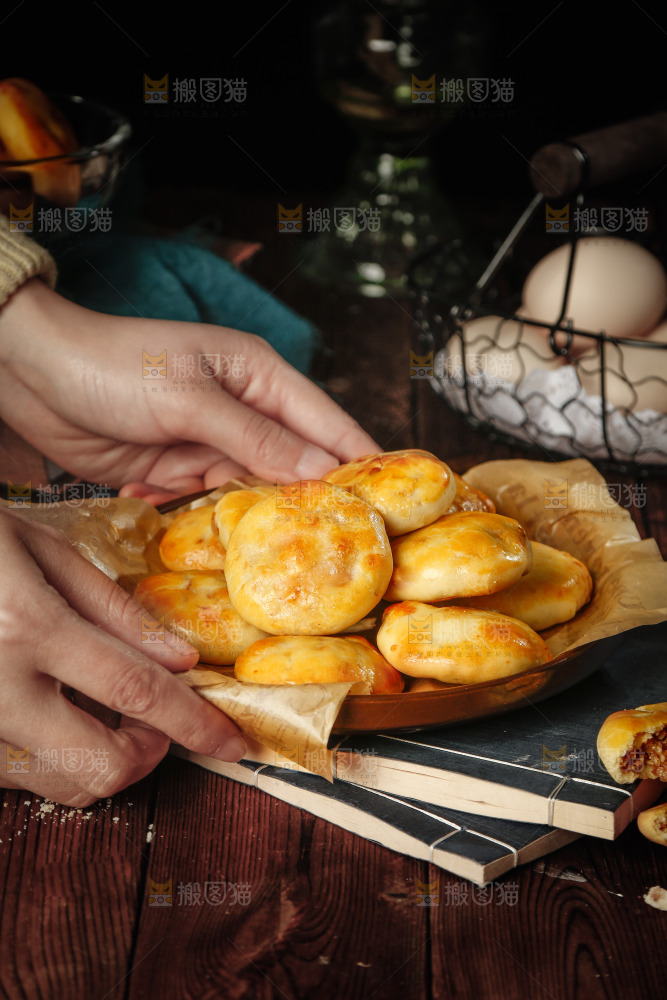 一盘鸡仔饼