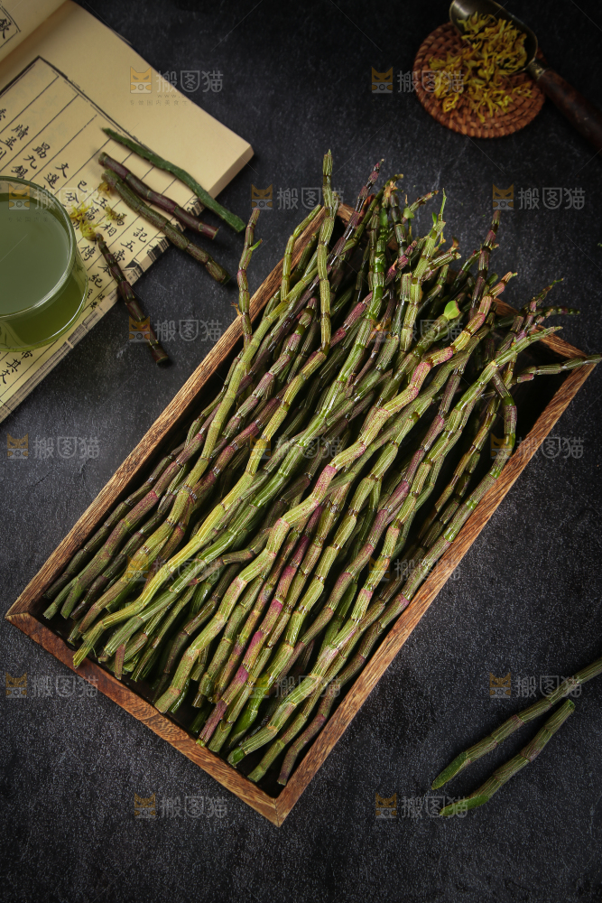 木盘里的铁皮石斛鲜条
