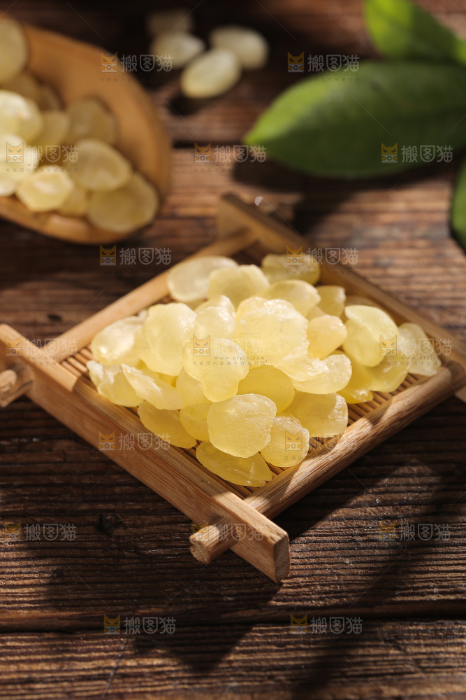 木垫上放着皂角米