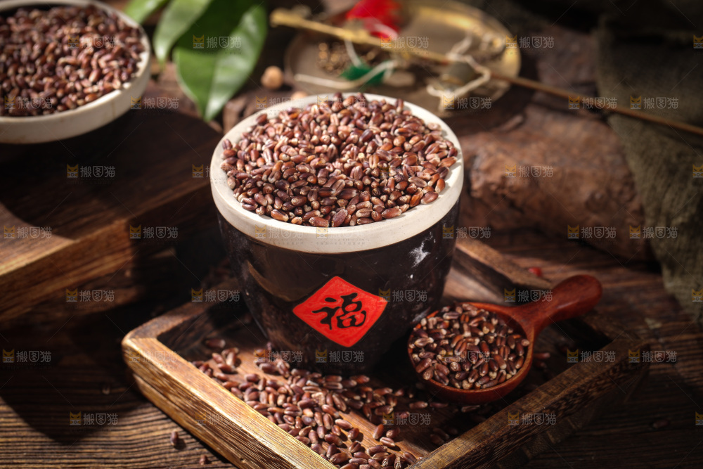 碗里装着黑小麦