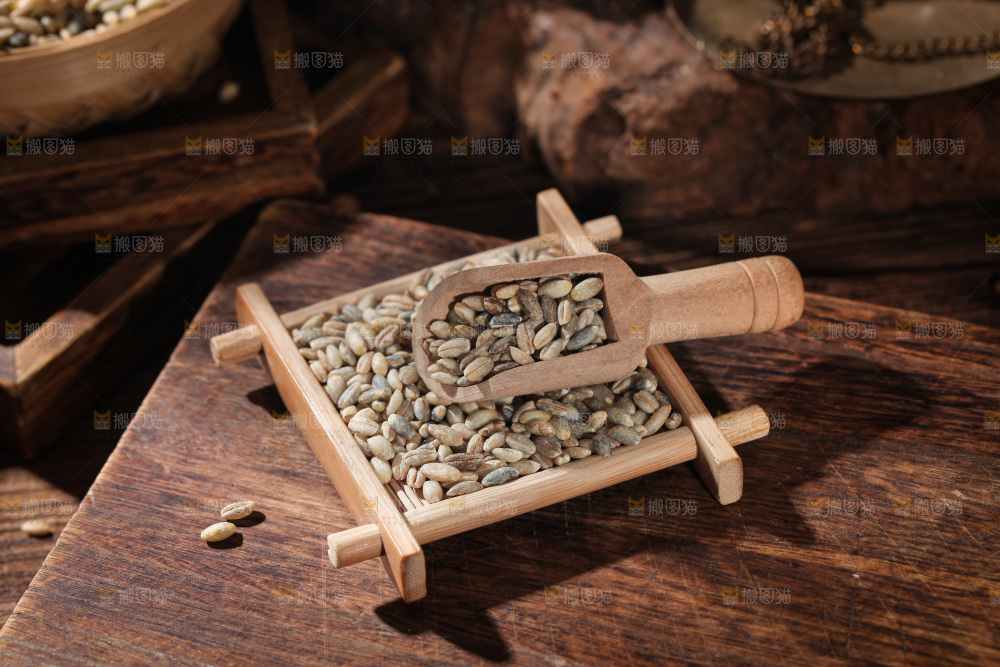 木垫上放着蓝青稞