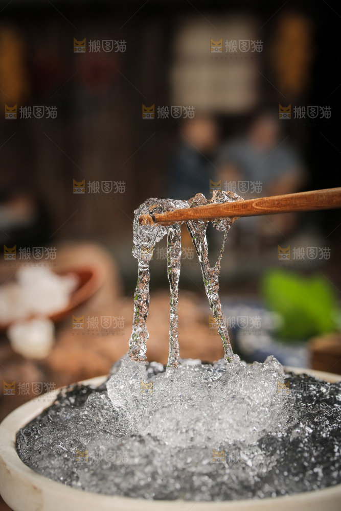 筷子上夹着拉丝雪燕