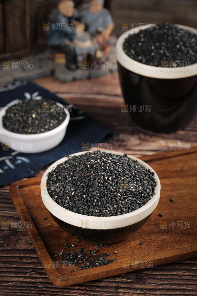 碗里装着黑芝麻