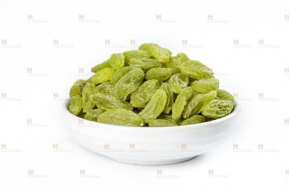 白底上放着一碗绿葡萄干