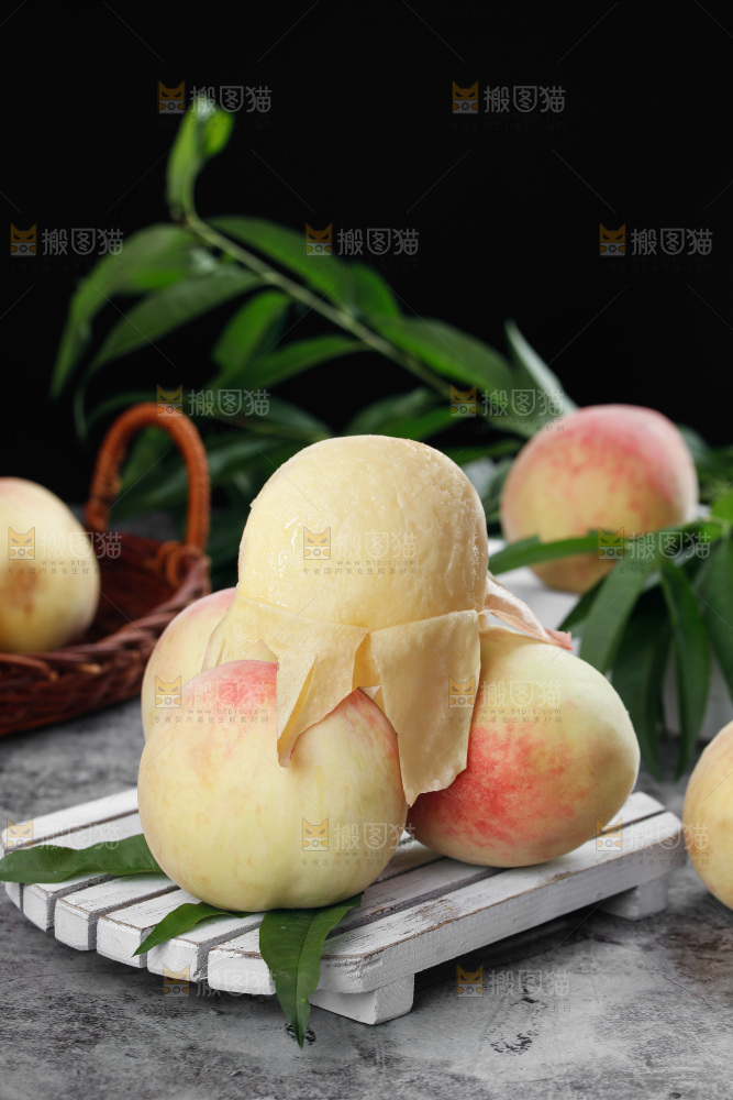 木底上放着无锡水蜜桃